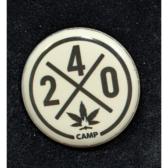 Casual Camp 420 White And Black Button/Brooch - Picture 3 of 4